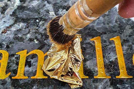 Application de l'or sur gravure